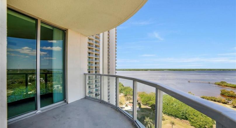 GREAT PRICE - price adjusted for this phenomenal condo in the OASIS 